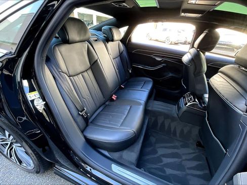 Used 2023 Audi A8 L 3.0T image 19