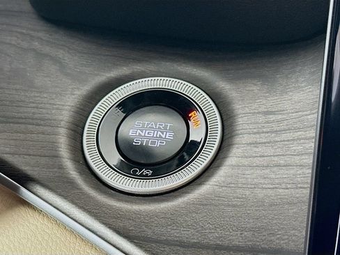 Certified 2025 Jeep Grand Cherokee Limited w/ Luxury Tech Group II AWD/4WD image 24