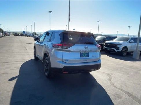 Used 2024 Nissan Rogue SV image 38