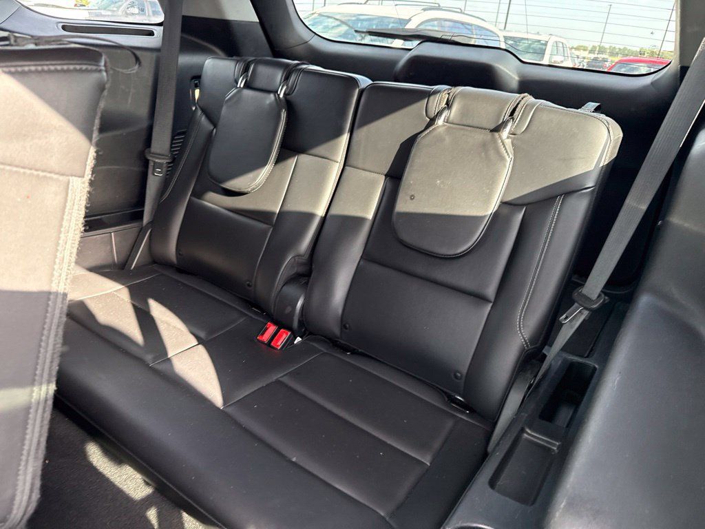 Used 2023 Ford Explorer XLT w/ Equipment Group 202A RWD image 12