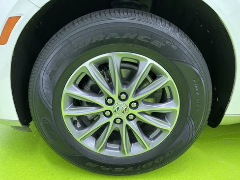 Used 2023 Buick Enclave Essence image 14