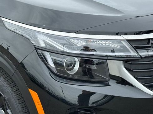 New 2026 Kia Seltos EX FWD image 34