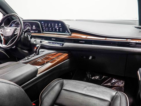 Used 2023 Cadillac Escalade Premium Luxury image 16