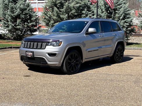 Used 2018 Jeep Grand Cherokee Altitude image 25