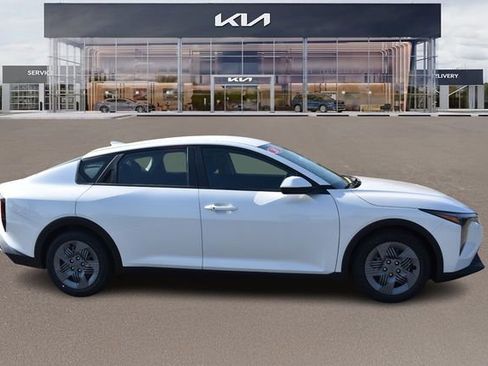 New 2026 Kia K4 LX FWD image 2
