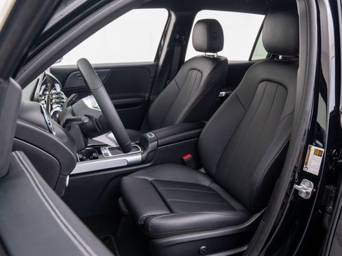 New 2025 Mercedes-Benz GLB 250 4MATIC image 17