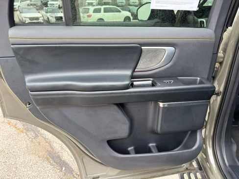 Used 2025 Ford Expedition Tremor AWD/4WD image 28