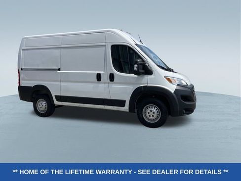 Used 2024 RAM ProMaster 2500 w/ Convenience Group FWD image 2