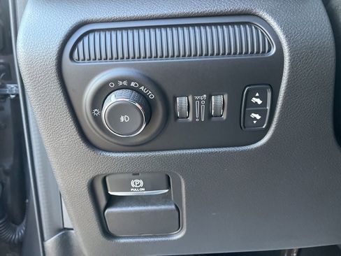 Used 2023 Jeep Wagoneer L Series III w/ Premium Group I AWD/4WD image 28