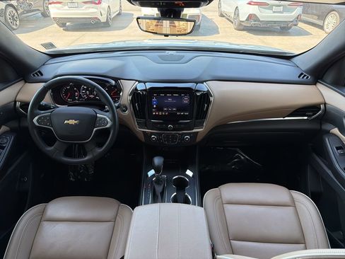 Used 2023 Chevrolet Traverse Premier image 16