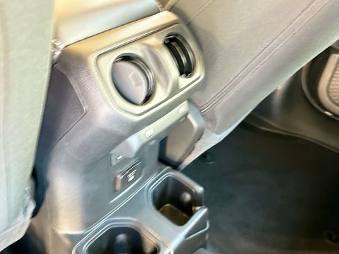 Used 2022 Jeep Wrangler Unlimited Sahara AWD/4WD image 28