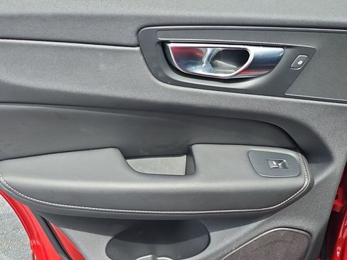 Used 2022 Volvo XC60 B5 Inscription image 9