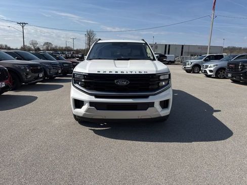 Used 2025 Ford Expedition Platinum w/ Platinum Ultimate Package AWD/4WD image 8