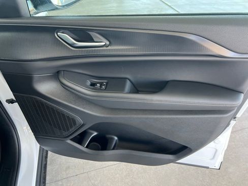 New 2025 Jeep Grand Cherokee L Laredo image 27