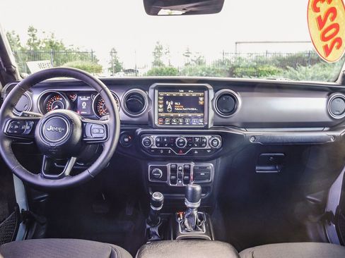 Used 2023 Jeep Gladiator Sport image 15