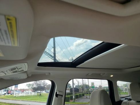 Used 2017 Ford Escape SE FWD image 18