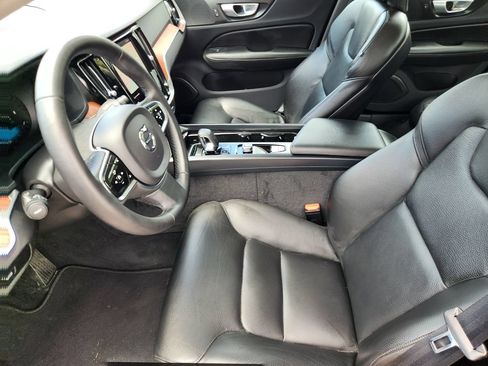 Certified 2024 Volvo S60 B5 Plus AWD/4WD image 9