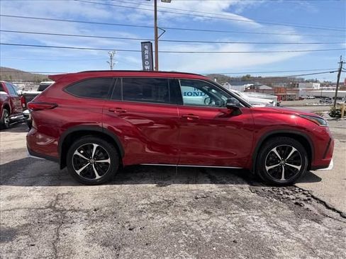 Used 2022 Toyota Highlander XSE AWD/4WD image 3