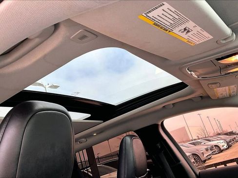 Used 2019 Jeep Cherokee Limited w/ Technology Group image 20