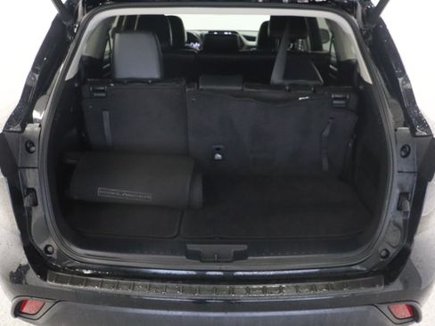 Used 2022 Toyota Highlander XLE FWD image 35