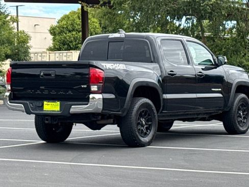 Used 2022 Toyota Tacoma TRD Off-Road AWD/4WD image 10