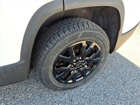 Used 2023 GMC Acadia SLT image 4