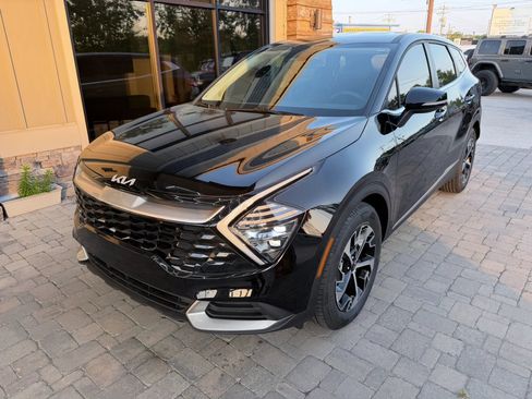 Used 2024 Kia Sportage EX FWD image 2