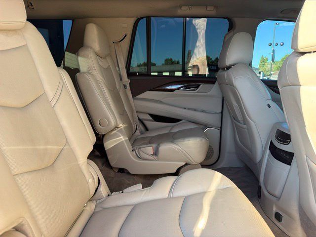 Used 2017 Cadillac Escalade Luxury RWD image 14