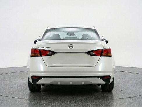 Used 2025 Nissan Altima 2.5 SV image 7