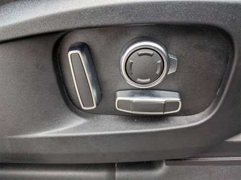 Used 2024 Land Rover Defender 130 V8 image 41