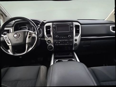 Used 2017 Nissan Titan SV image 19