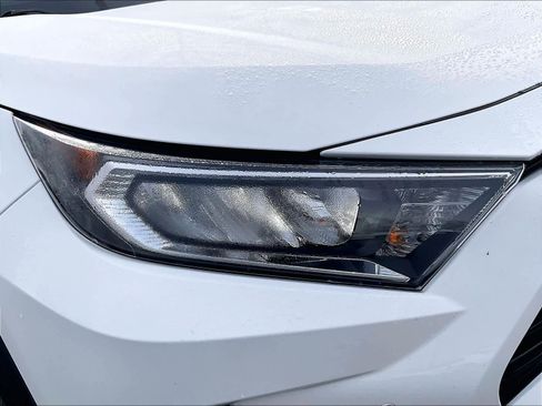 Used 2020 Toyota RAV4 XLE Premium image 29