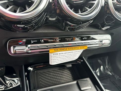 Used 2024 Mercedes-Benz EQB 300 4MATIC image 28