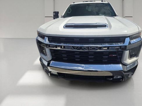 Used 2023 Chevrolet Silverado 2500 LT w/ Convenience Package AWD/4WD image 2