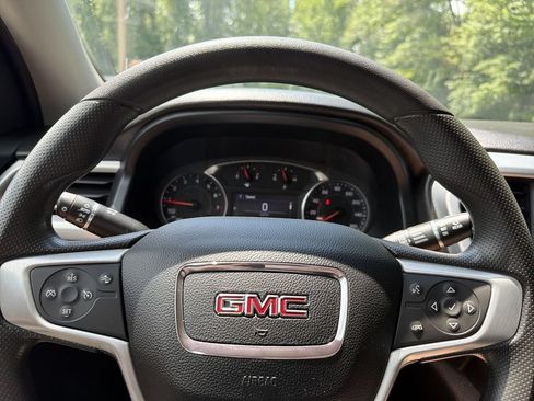 Used 2023 GMC Acadia SLE FWD image 11