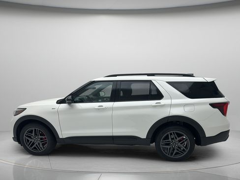Used 2025 Ford Explorer ST-Line w/ ST-Line Street Pack AWD/4WD image 6