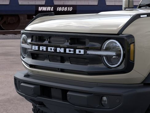 New 2026 Ford Bronco Outer Banks w/ Sasquatch Package AWD/4WD image 19