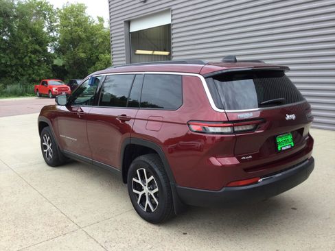 Used 2024 Jeep Grand Cherokee L Limited image 7