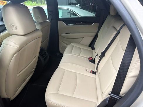 Used 2017 Cadillac XT5 FWD image 18
