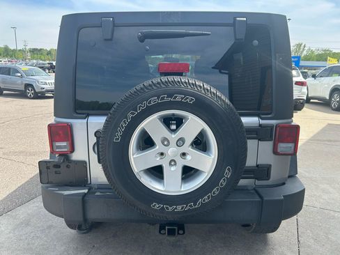 Used 2014 Jeep Wrangler Unlimited Sport w/ Quick Order Package 24S AWD/4WD image 6