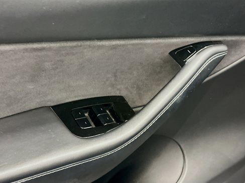 Used 2021 Tesla Model Y Long Range AWD/4WD image 15