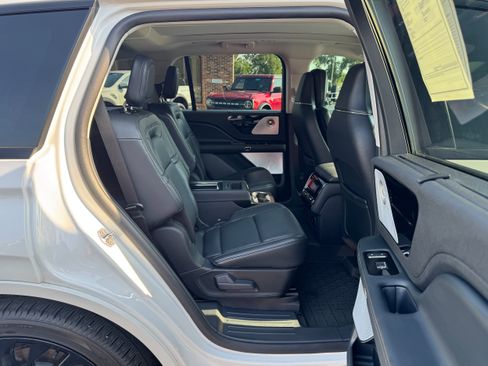 Used 2025 Lincoln Aviator Reserve w/ Luxury Package RWD image 14