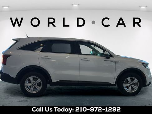 Used 2022 Kia Sorento LX AWD/4WD image 2