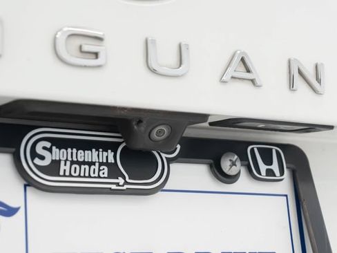 Used 2022 Volkswagen Tiguan SE FWD image 11