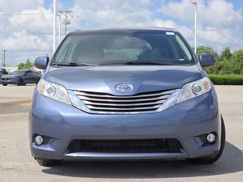 Used 2017 Toyota Sienna XLE Premium AWD/4WD image 13