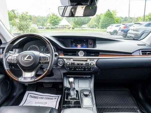 Used 2017 Lexus ES 350 w/ Premium Package FWD image 17