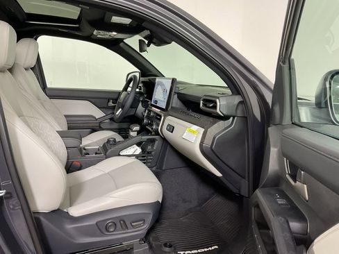 Used 2025 Toyota Tacoma Limited image 25