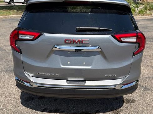Used 2024 GMC Terrain SLT AWD/4WD image 10