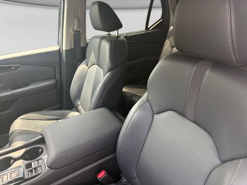 Used 2025 Honda Pilot EX-L image 8