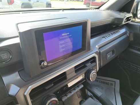 Used 2025 Toyota Tacoma SR5 AWD/4WD image 16